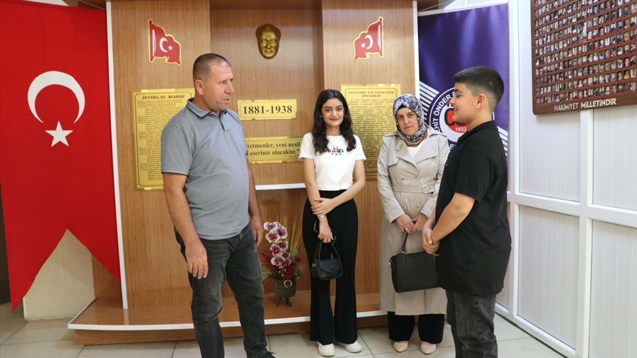 Elazığlı Öğrenci Yiğit Bulut, LGS Sınavında Tam Puan Aldı