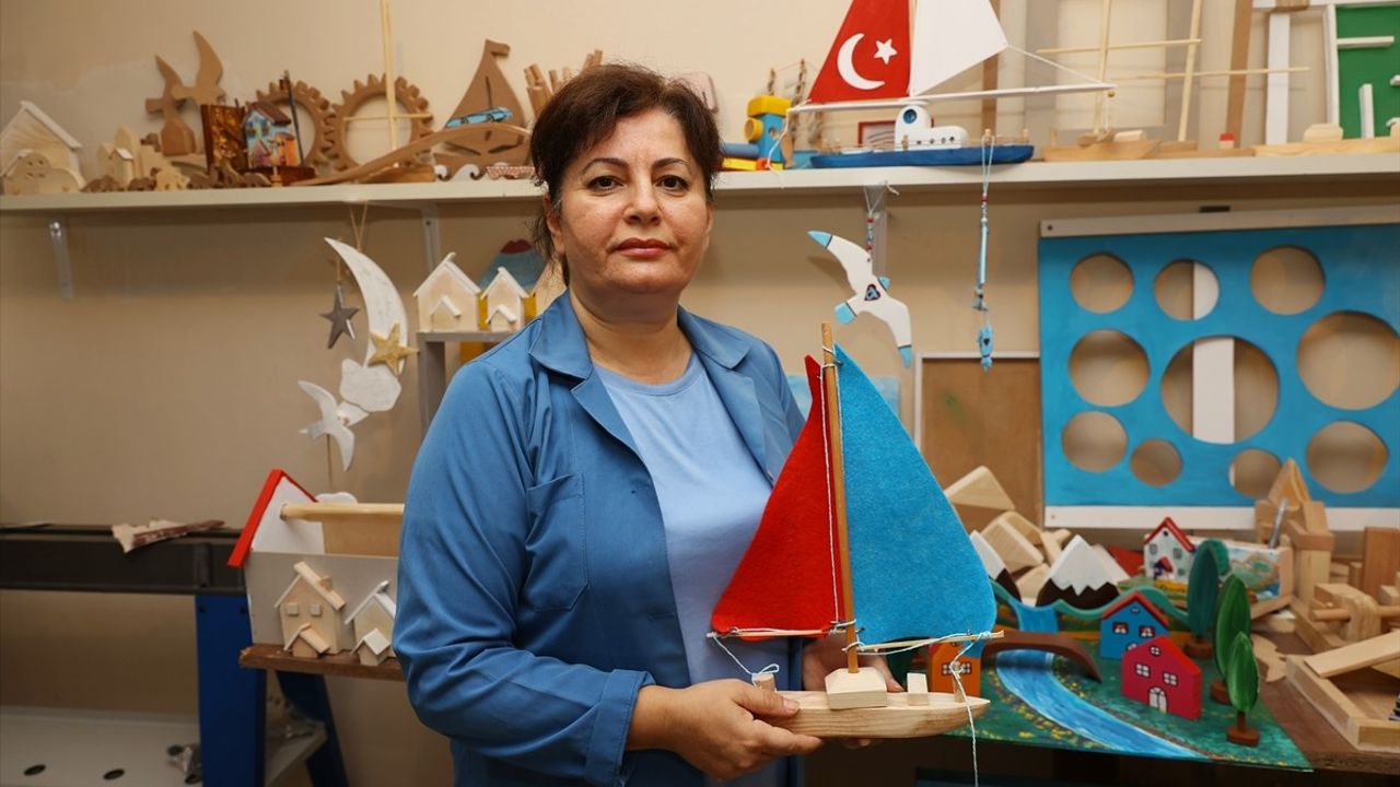 Emekli Öğretmeden Ahşap Oyuncak İle Çocuk Gelişimine Destek