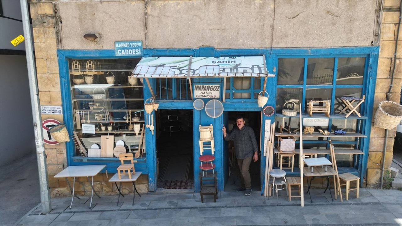 Emekli Öğretmen Osman Kodan, Baba Yadigarı Marangozluğunu Sürdürüyor