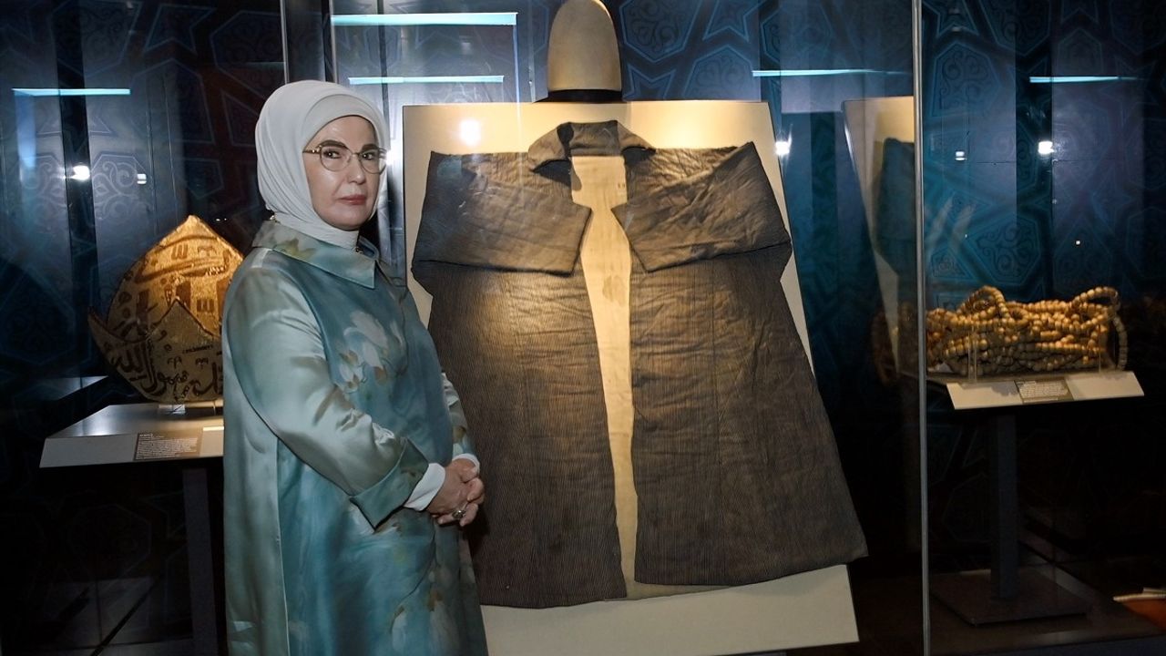Emine Erdoğan, Anadolu Selçukluları Sergisi'ni Ziyaret Etti