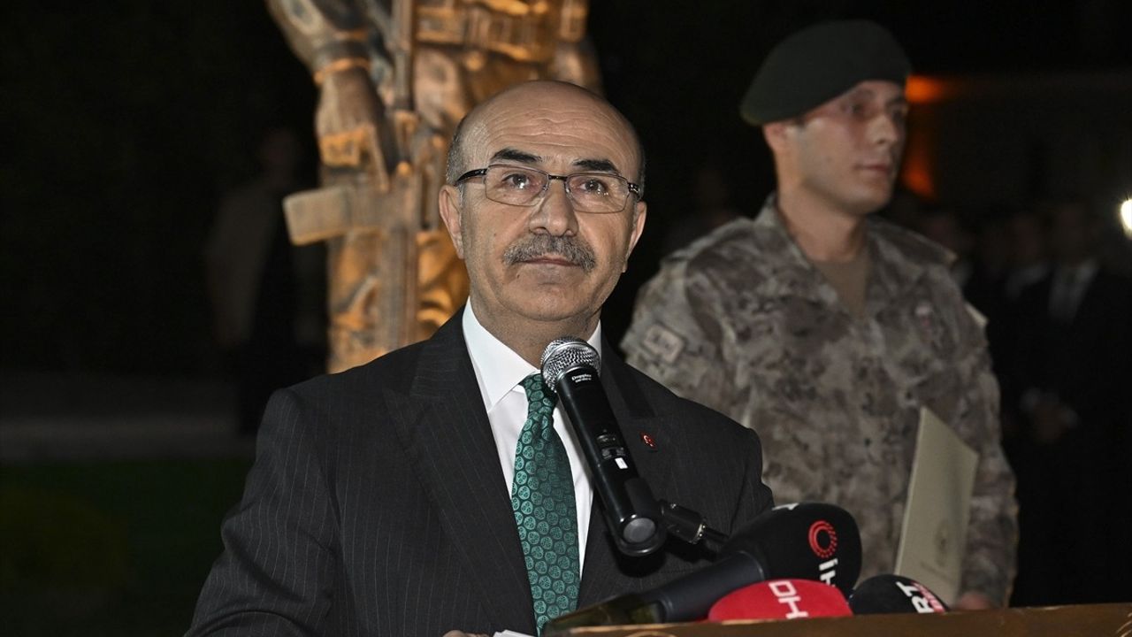 Emniyet Genel Müdürü Demirtaş, 15 Temmuz Şehitlerini Andı