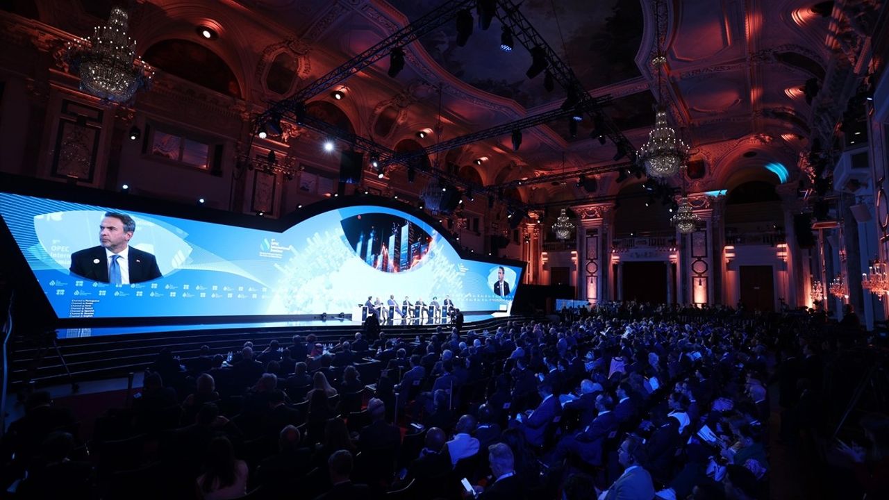 Enerji Bakanı Bayraktar, Suriye'ye Gaz Tedarikine Dair Önemli Açıklamalarda Bulundu