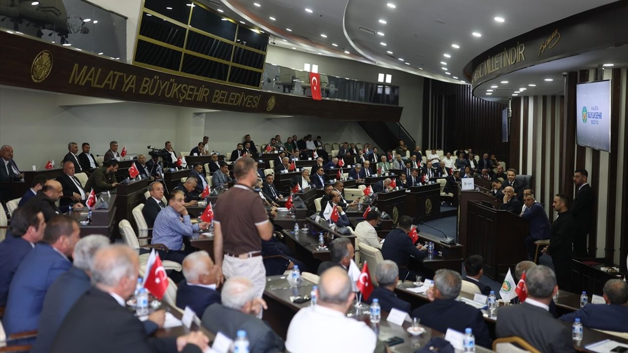 Enerji ve Tabii Kaynaklar Bakanı Bayraktar, Malatya'da Doğal Gaz Üretimi Hedeflerini Açıkladı