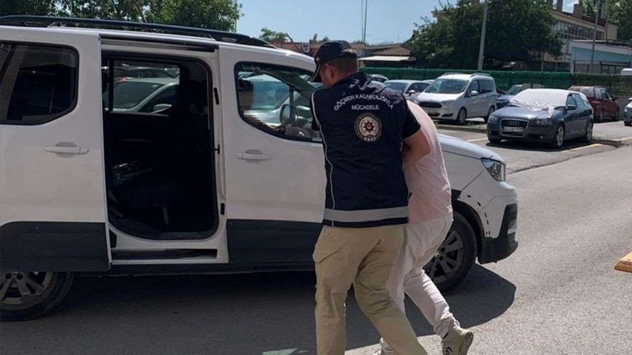 Erzincan'da Göçmen Kaçakçılığı Operasyonu: 24 Göçmen Yakalandı, 2 Şüpheli Tutuklandı