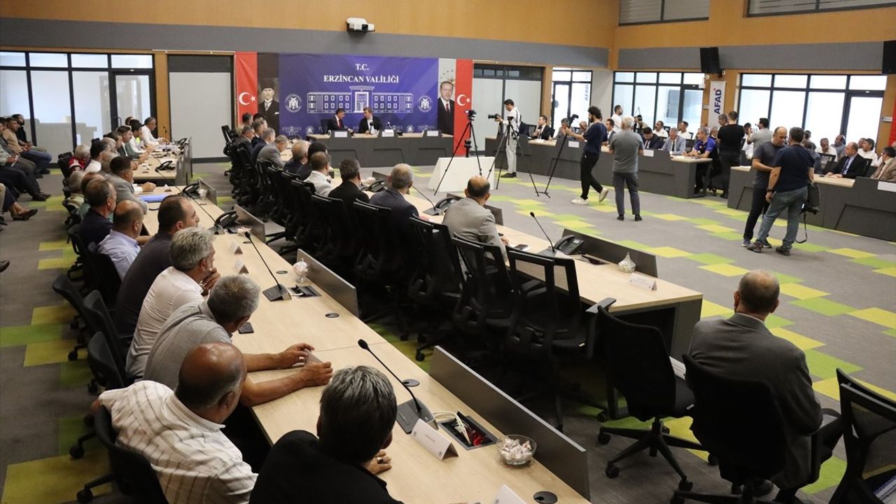 Erzincan Valisi Aydoğdu: 'Gönlü Kırık Bir Vatandaşın Duası, Milyonluk Projelerden Daha Değerlidir'