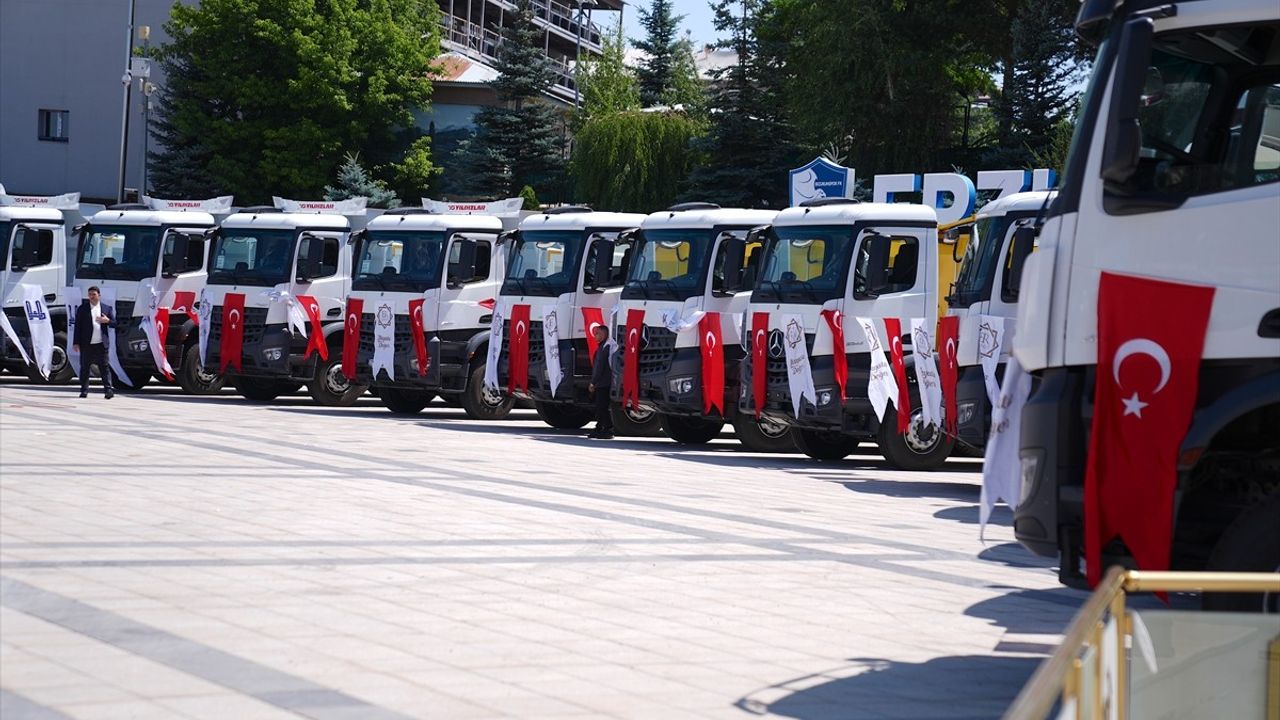 Erzurum Büyükşehir Belediyesi 200 Milyon Liralık Yeni Araç Filosunu Tanıttı
