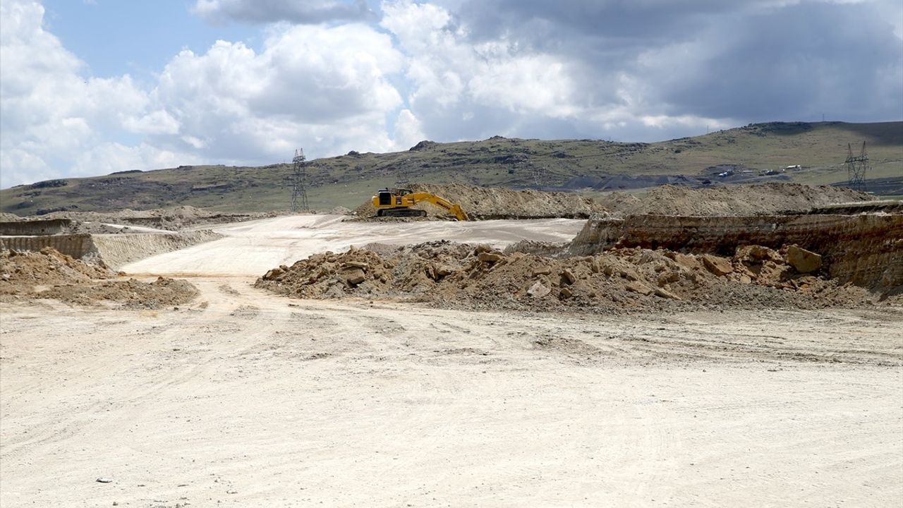 Erzurum'da 8 Bin Kişiye İstihdam Sağlayacak 2. Organize Sanayi Bölgesi İnşaatı Devam Ediyor