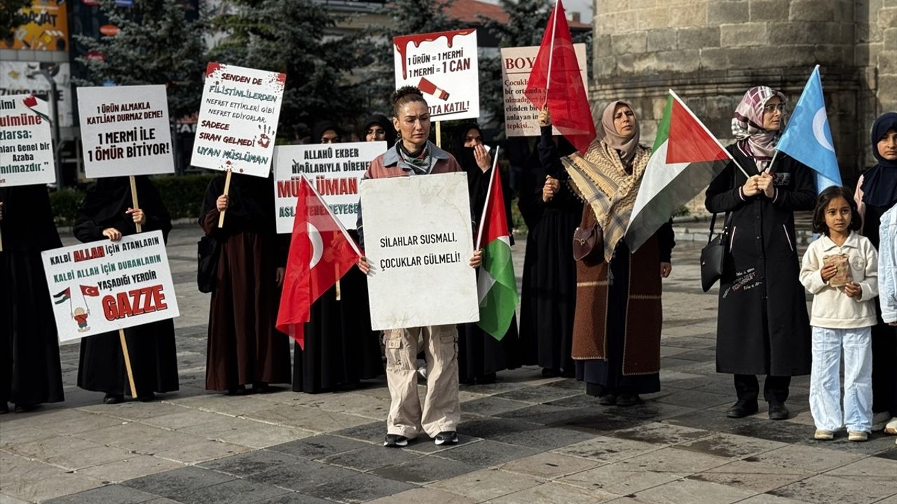 Erzurum'da Hekimler ve Sağlıkçılar 86 Haftadır Gazze İçin Yürüyor
