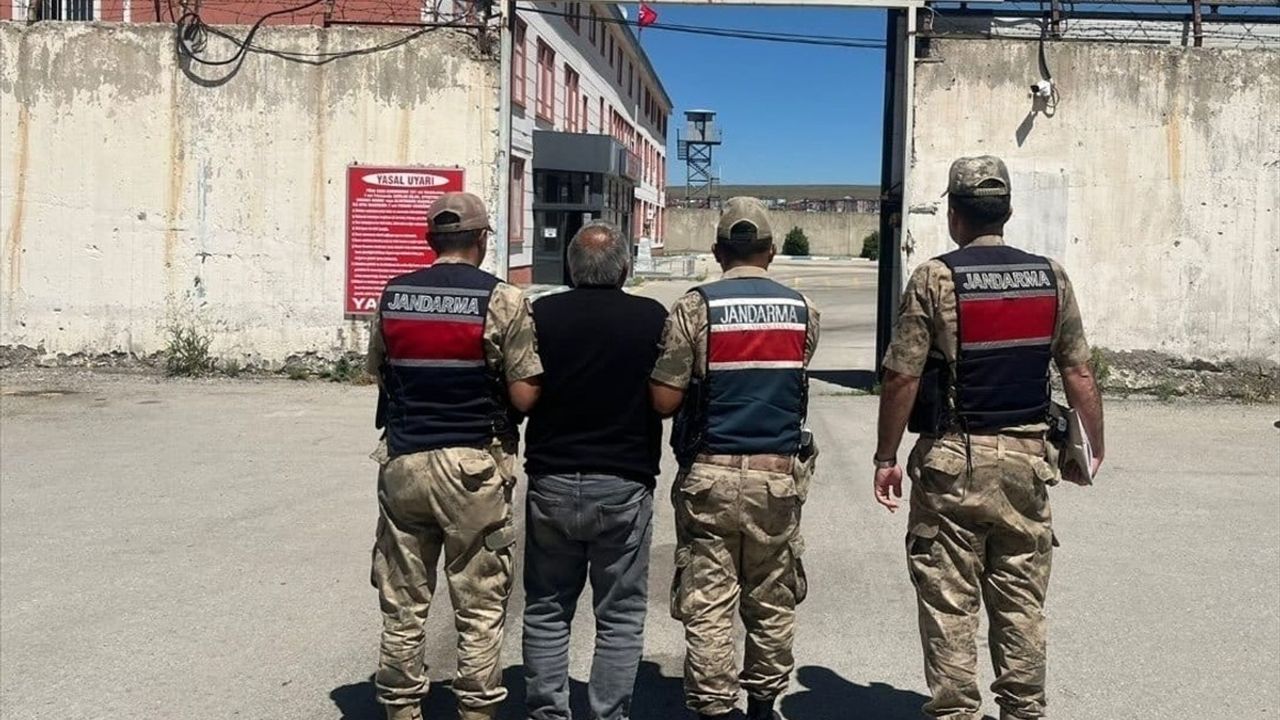 Erzurum'da Jandarma Ekipleri 100 Aranan Kişiyi Yakaladı