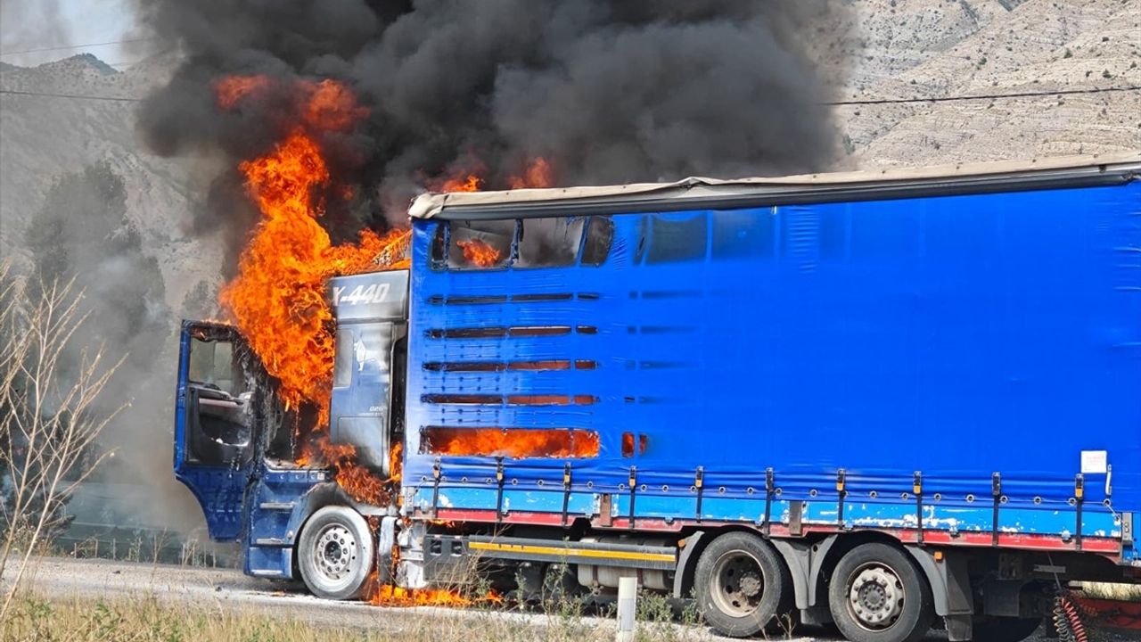Erzurum'da Tır Yangını Kontrol Altına Alındı