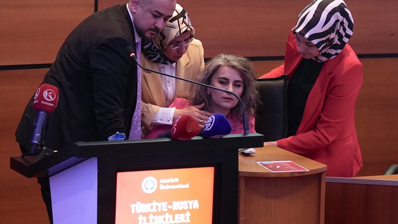 Erzurum'da Türkiye-Rusya İlişkileri Üzerine Panel Düzenlendi