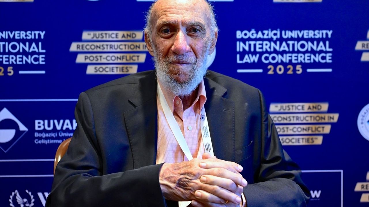 Eski BM Raportörü Richard Falk: 'Uluslararası Toplum Filistinlilerin Soykırımı Karşısında Felç Olmuş'