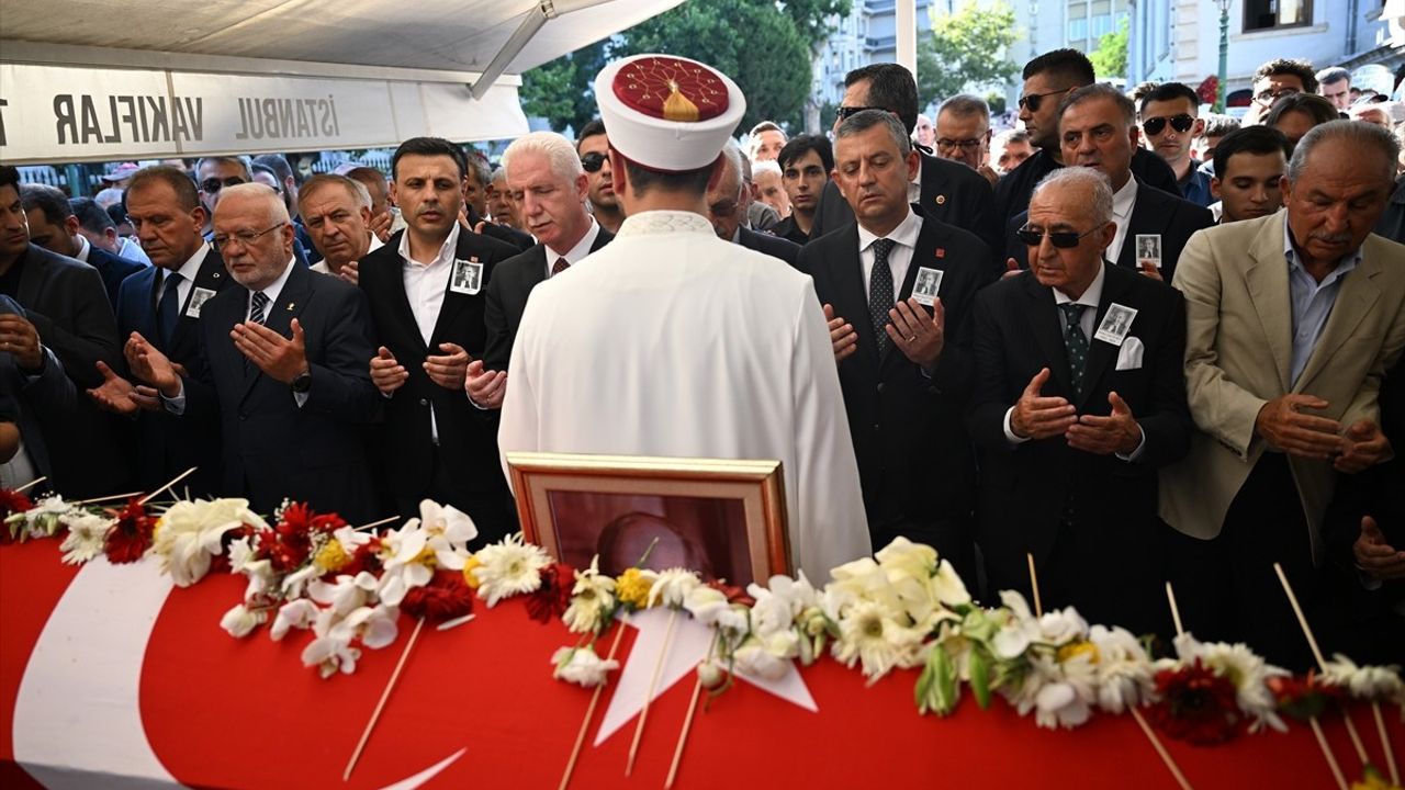 Eski CHP Genel Başkanı Altan Öymen, İstanbul'da Son Yolculuğuna Uğurlandı