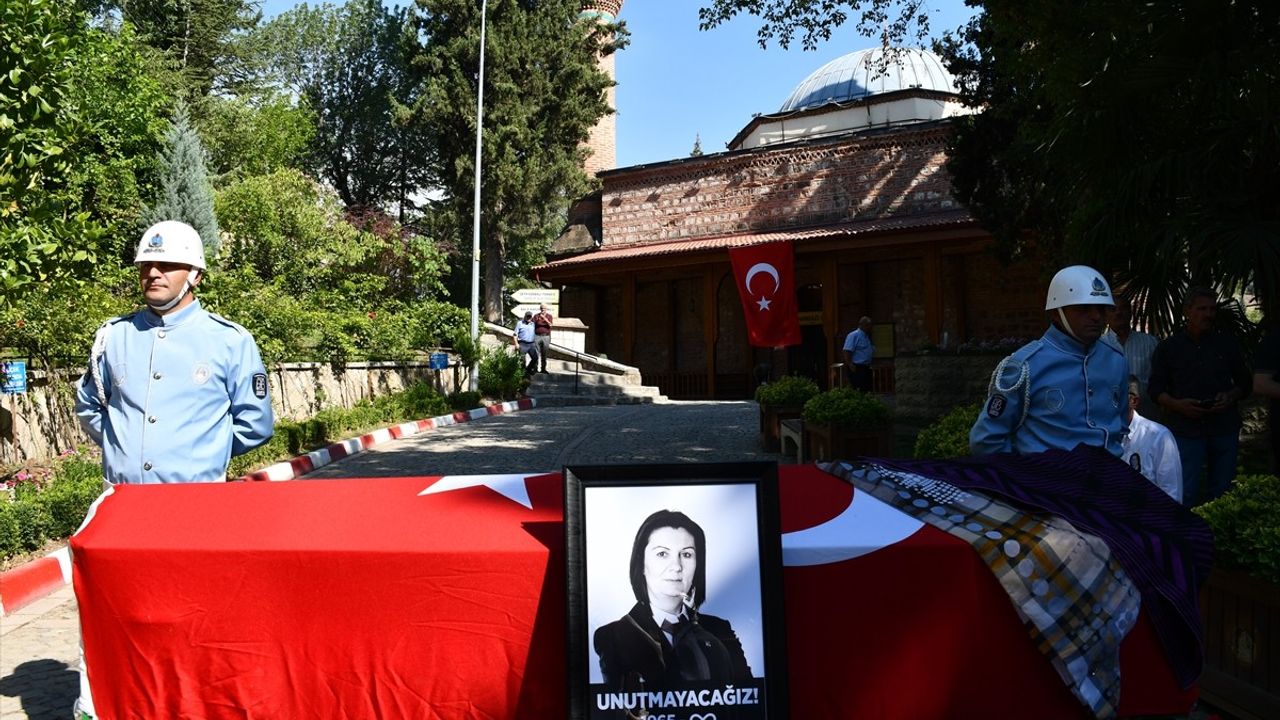 Eski CHP Milletvekili Lale Karabıyık, Bilecik'te Son Yolculuğuna Uğurlandı