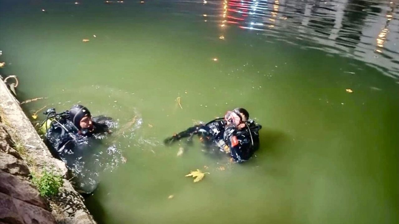 Eskişehir'de Porsuk Çayı'na Düşen Kişinin Cesedi Bulundu