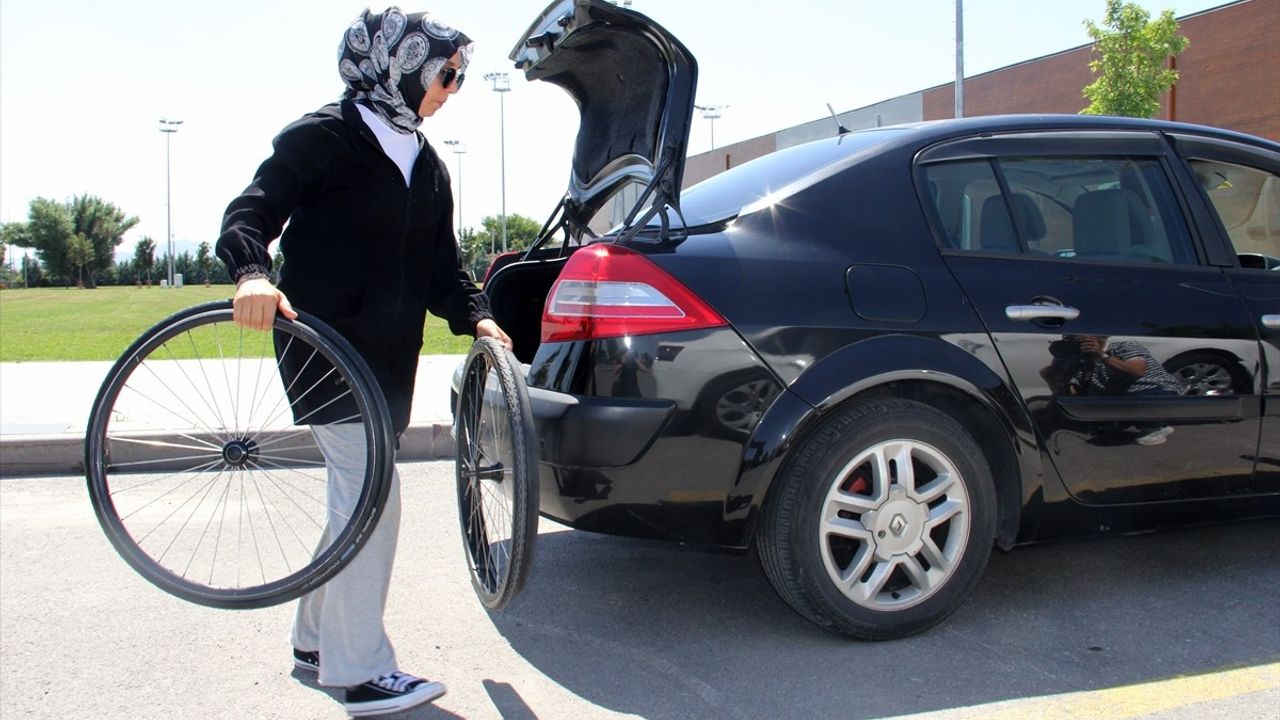 Felçli sporcu Şehit Kemikkıran, eşinin desteğiyle okçulukta başarı kazanıyor