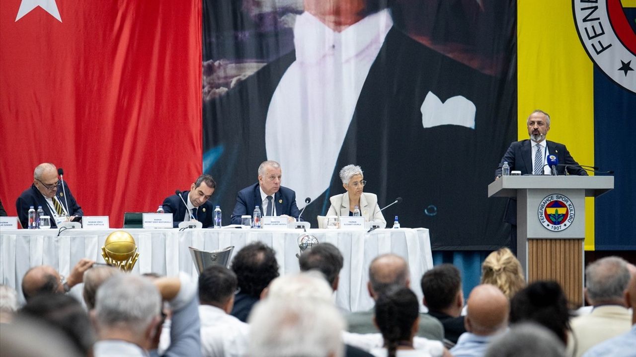 Fenerbahçe Yüksek Divan Kurulu'nda Gerilim Anları