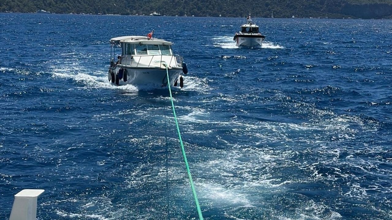 Fethiye Açıklarında Sürüklenen Tekne Başarıyla Kurtarıldı