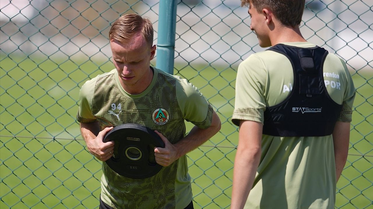 Florent Hadergjonaj, Kariyerindeki En İyi Sezonu Geçirmeyi Hedefliyor