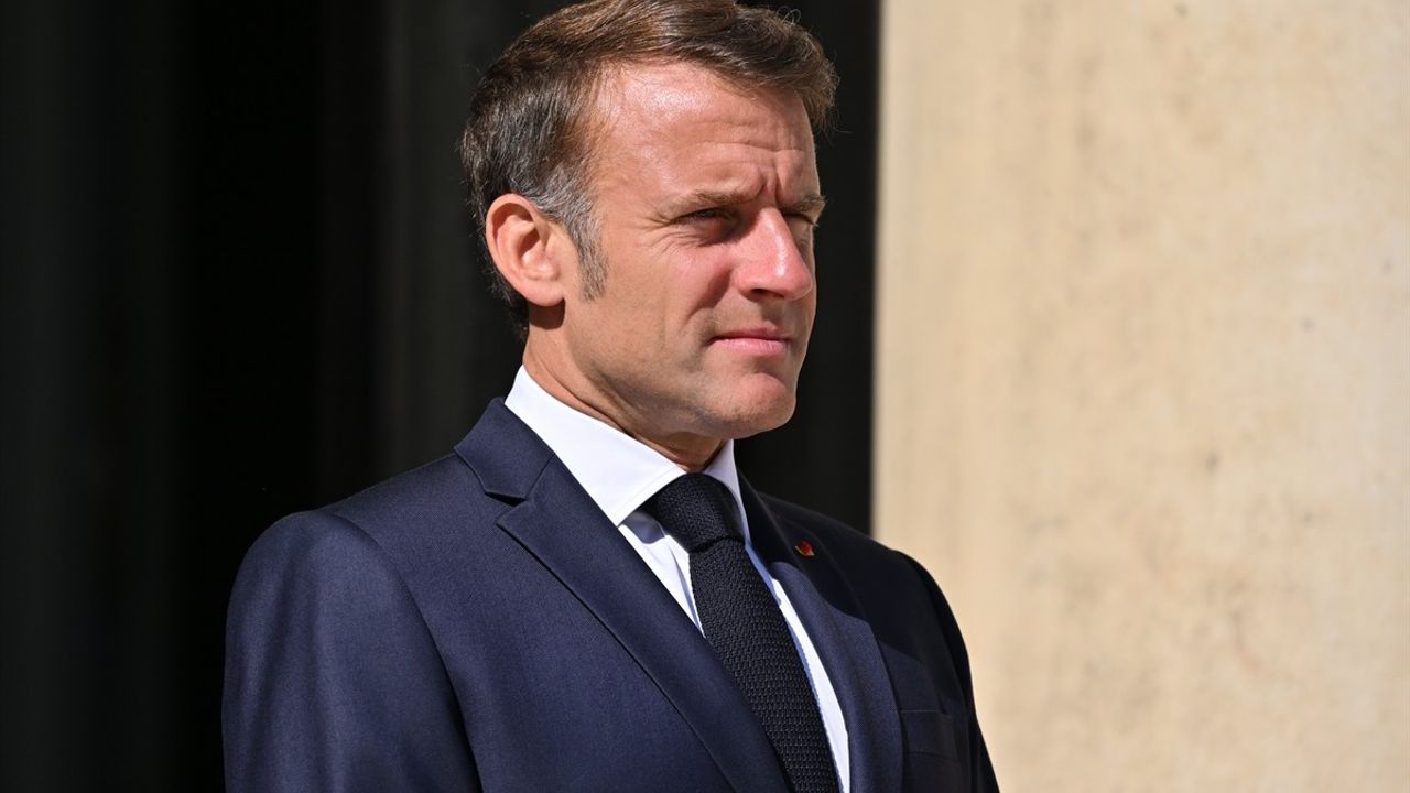 Fransa Cumhurbaşkanı Macron, İsviçre Konfederasyonu Başkanı Keller-Sutter ile Paris'te Görüştü