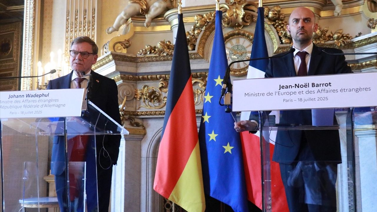 Fransa, Ukrayna'ya Destek Vermeye Devam Edeceğini Açıkladı