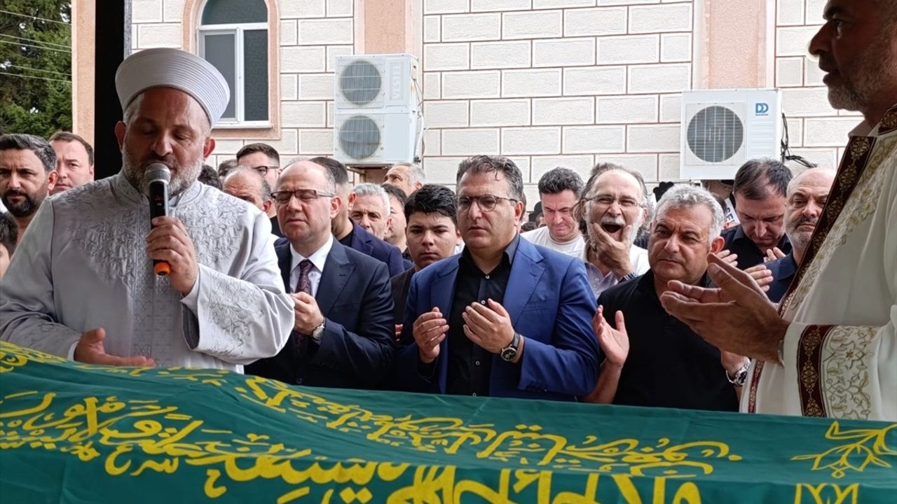 Gazeteci Cem Küçük'ün Babası Erdal Küçük, Giresun'da Defnedildi