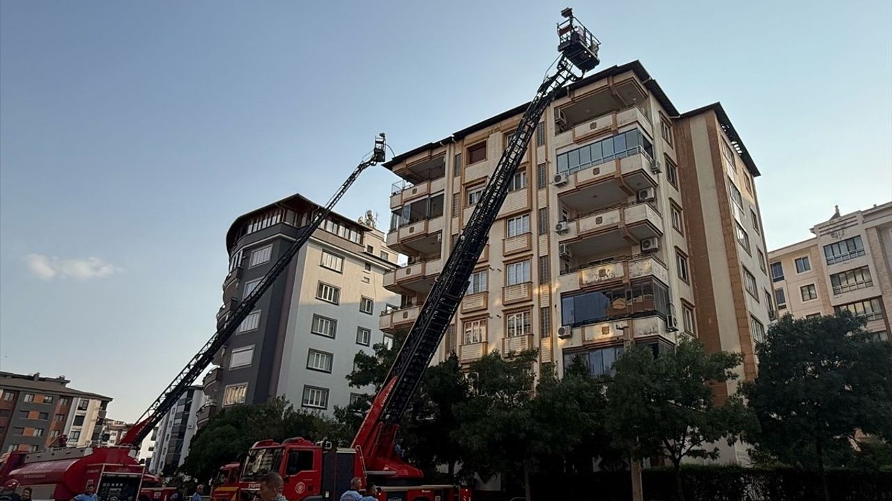 Gaziantep'te Apartman Çatısında Yangın: Hasar Oluştu