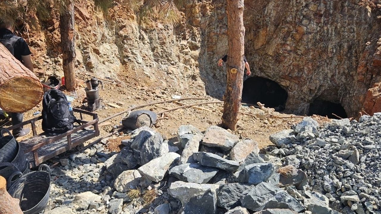 Gaziantep'te Kaçak Krom Ocağı Açan Üç Kişi Yakalandı