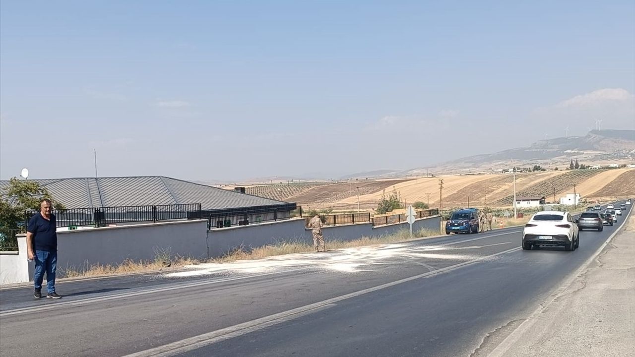 Gaziantep'te Otomobil ve Hafif Ticari Araç Çarpıştı: 7 Yaralı