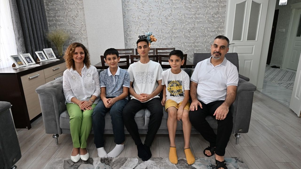 Gaziantep'te Özyurtseven Ailesi, LGS ve YKS'de Türkiye Birincisi Çıkardı