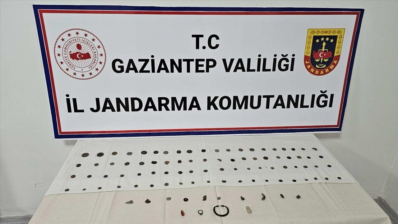 Gaziantep'te Tarihi Eserler Ele Geçirildi: 80 Sikke ve 14 Obje