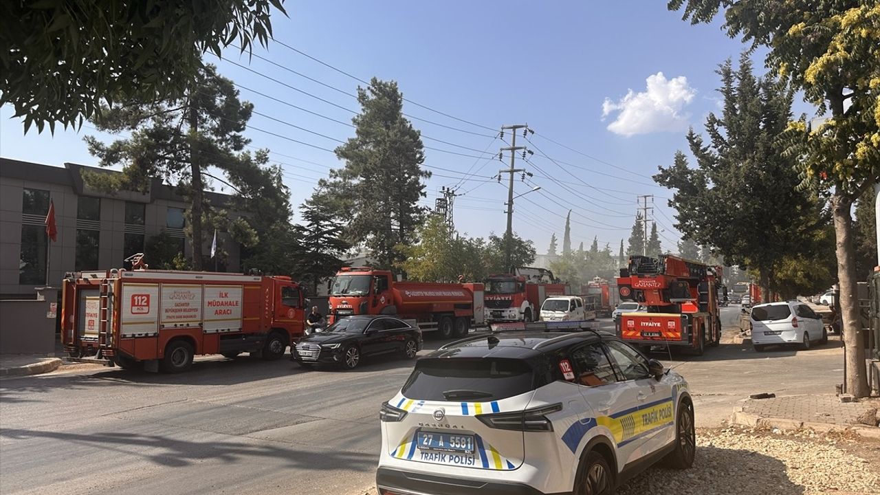 Gaziantep'te Tekstil Fabrikasında Yangın Kontrol Altına Alındı