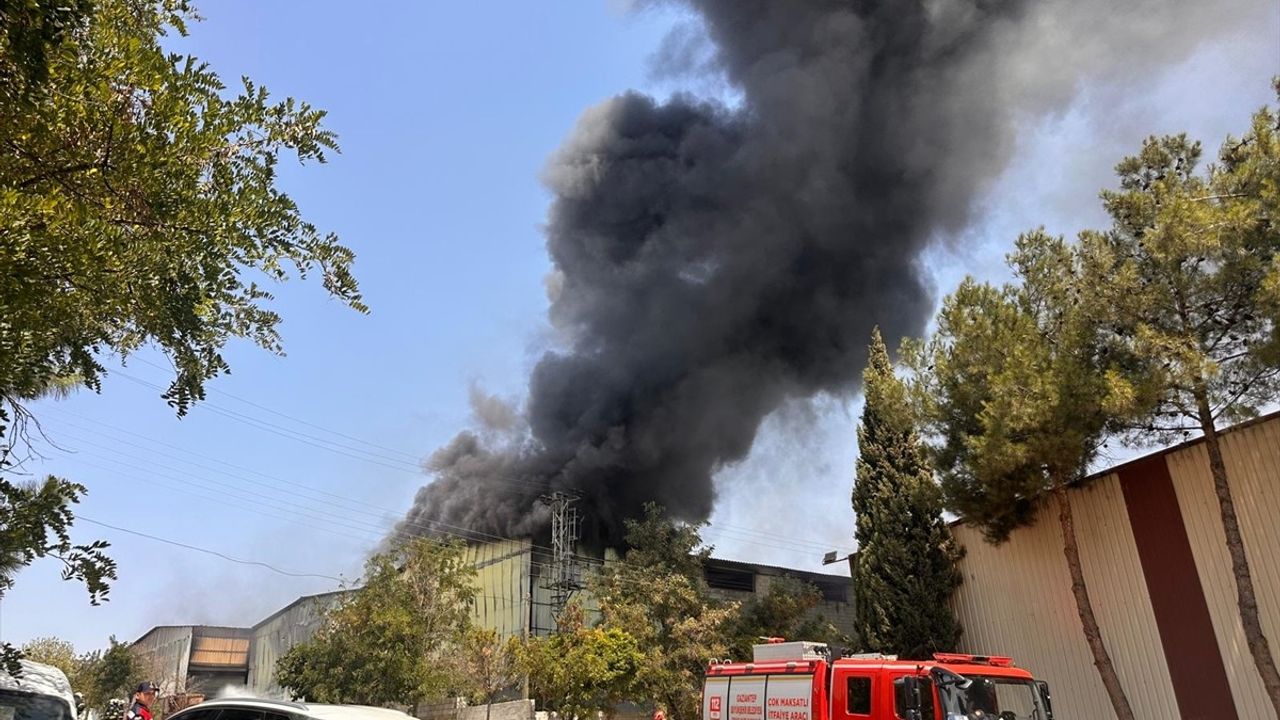 Gaziantep'teki Halı Fabrikasındaki Yangın Kontrol Altına Alındı