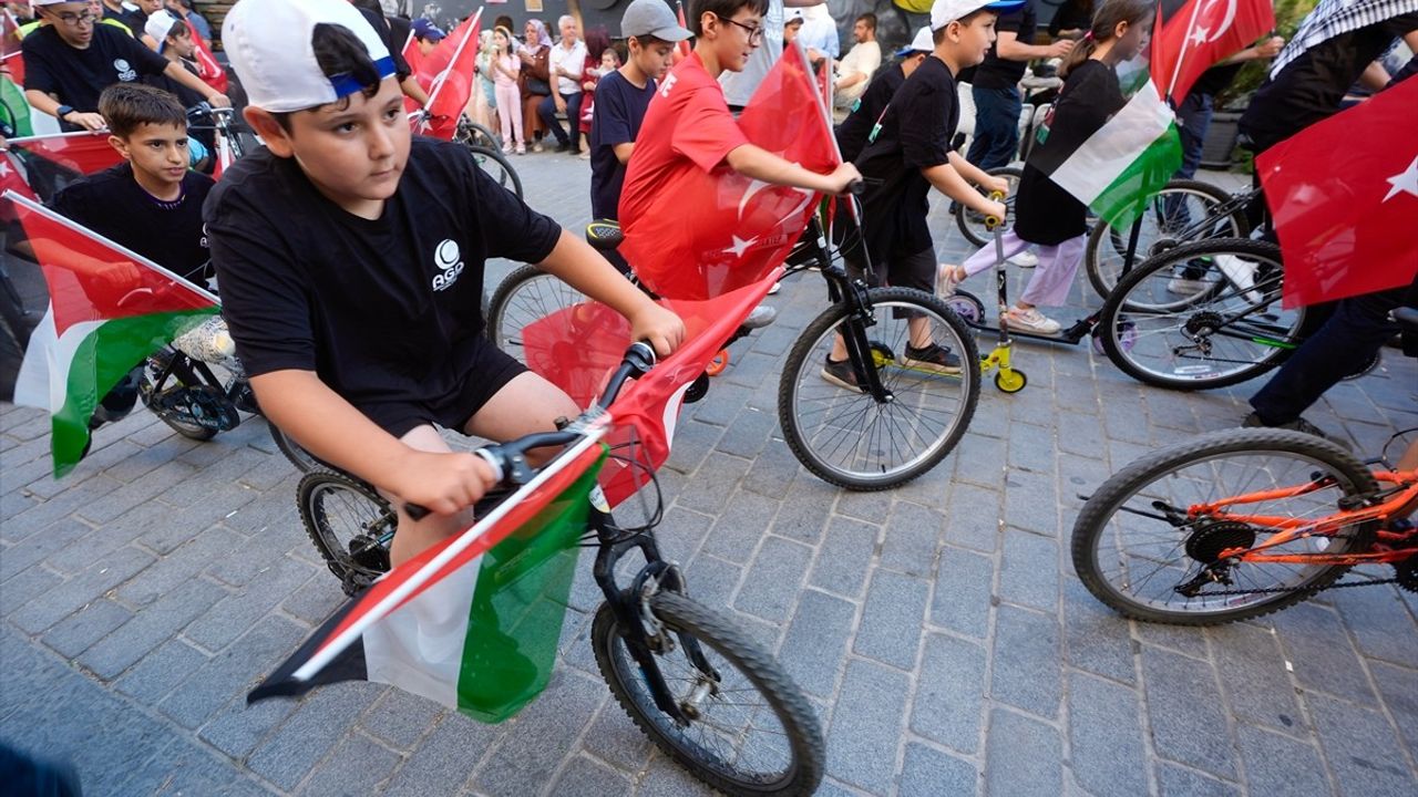 Gaziosmanpaşa'da Filistin'e Destek İçin Bisiklet Turu Düzenlendi