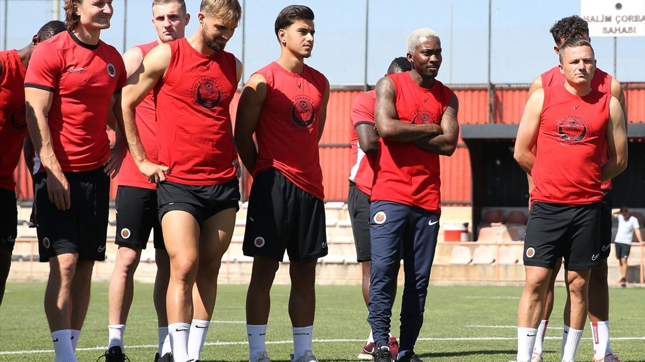 Gençlerbirliği'nde Yeni Transfer Henry Onyekuru İlk Antrenmanına Çıktı
