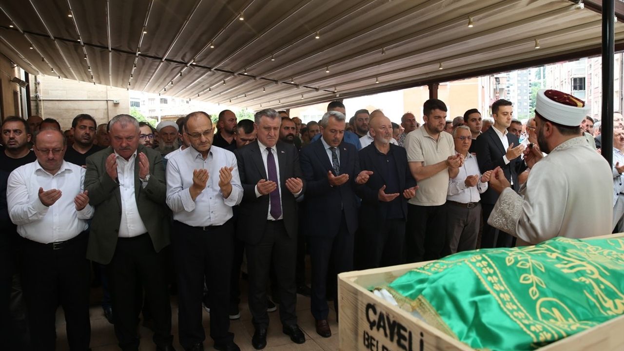 Gençlik ve Spor Bakanı Osman Aşkın Bak, Rize'de Hızır Ayar'ın Cenaze Törenine Katıldı