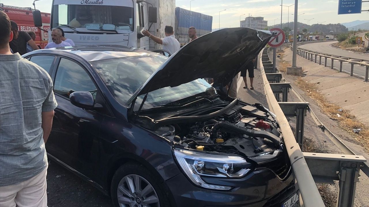 Geyve Belediye Başkanı Selçuk Yıldız Bilecik'teki Trafik Kazasında Yaralandı