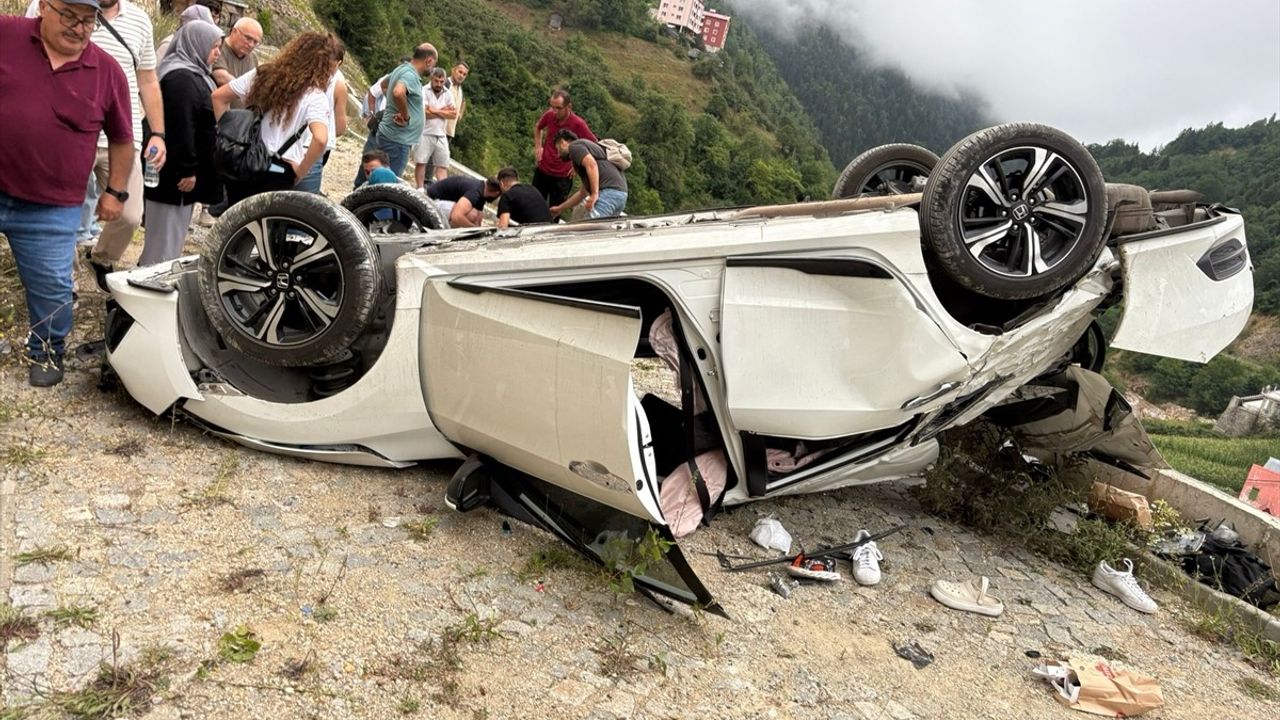 Giresun'da Otomobil Yürüyüş Yoluna Düştü: 5 Yaralı