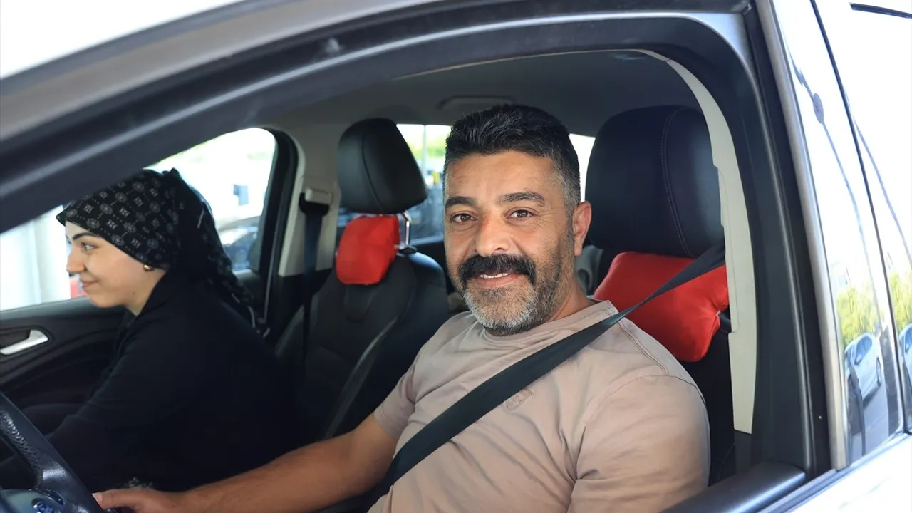 Gurbetçilerin Türkiye'ye Girişindeki Mutluluk