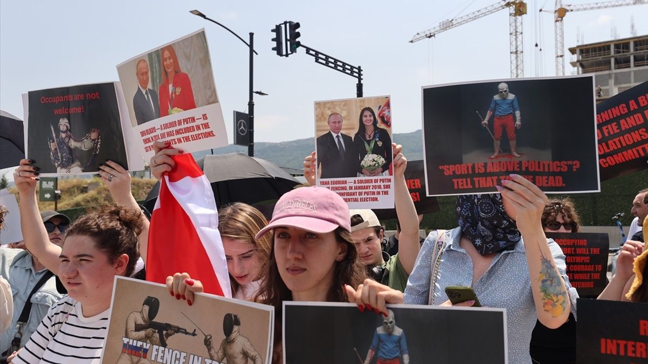Gürcistan'da Rus Sporculara Protesto: Dünya Eskrim Şampiyonası'na Tepkiler Artıyor