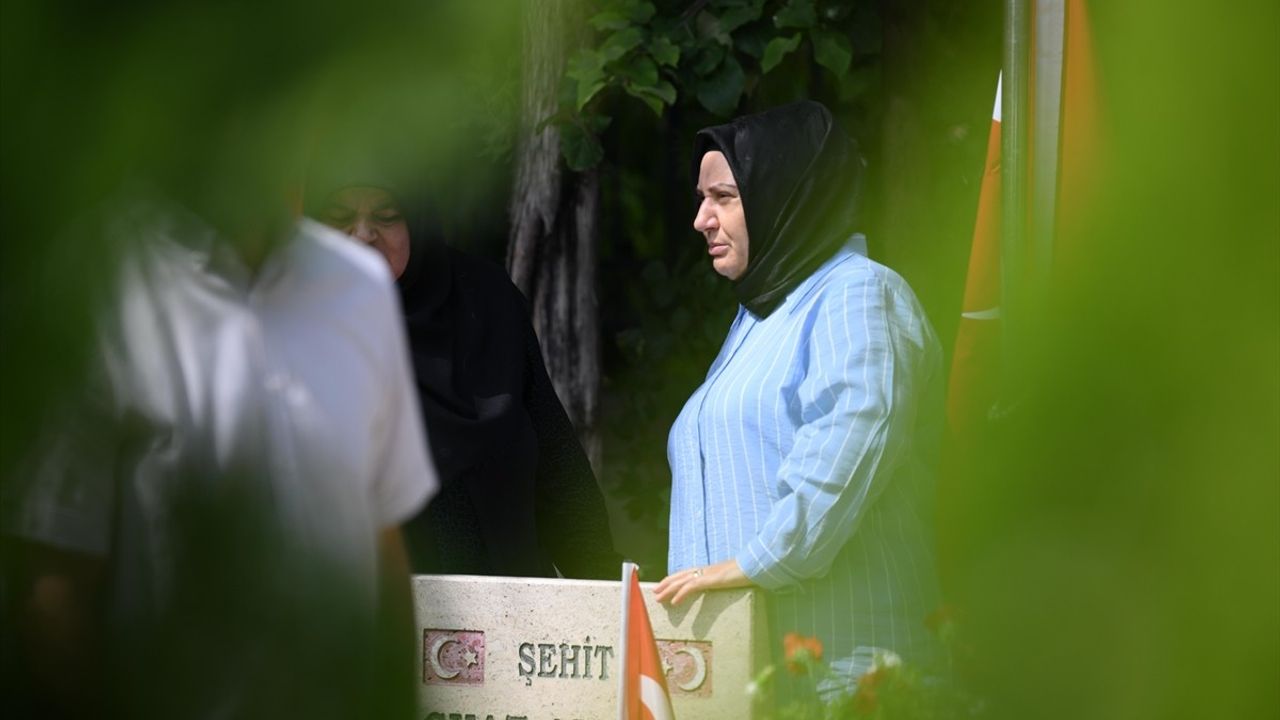 HAK-İŞ, 15 Temmuz Şehitlerini Kabirleri Başında Andı