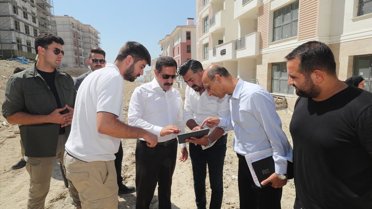 Hatay'da Deprem Sonrası Afet Konutları ve Sosyal Donatı Alanları Yapımı Devam Ediyor