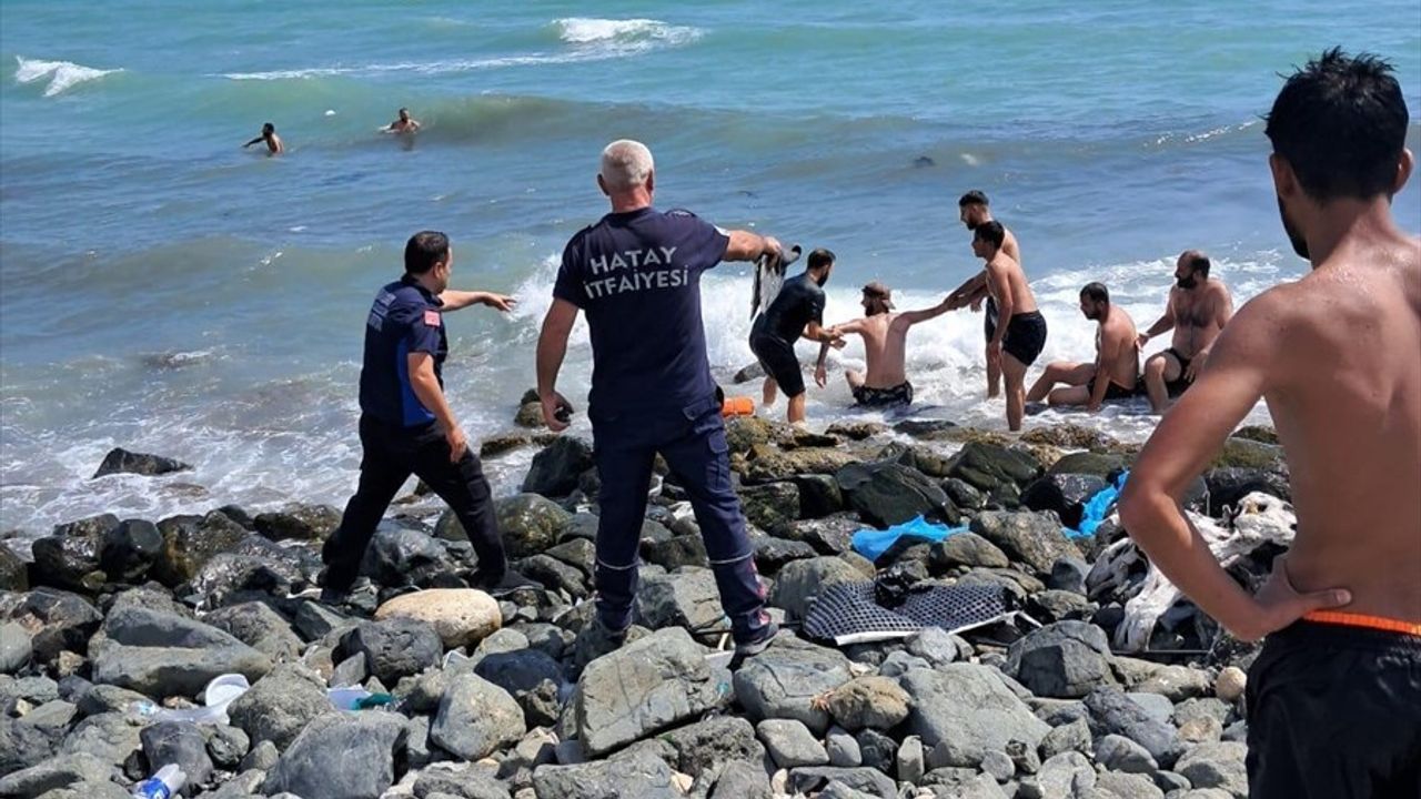 Hatay'da Rip Akıntısına Kapılan İki Genç Kurtarıldı