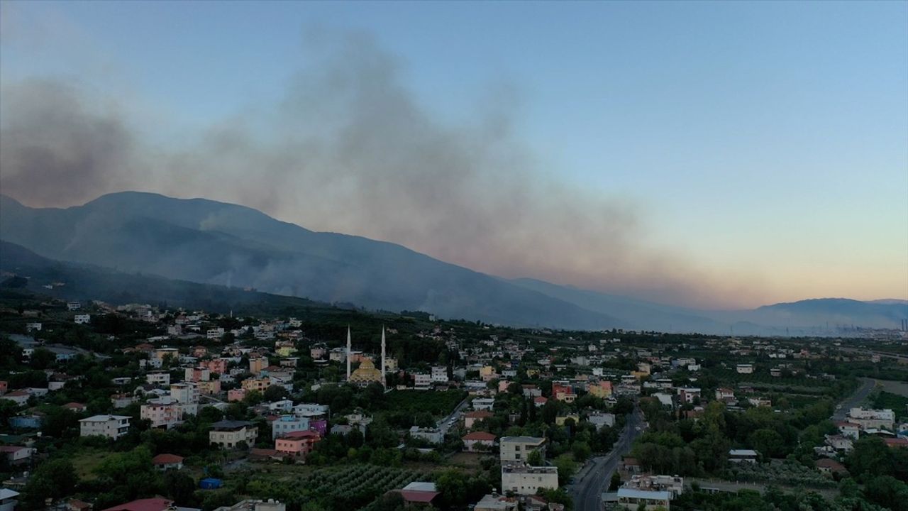 Hatay Dörtyol'daki Orman Yangınına Müdahale Devam Ediyor