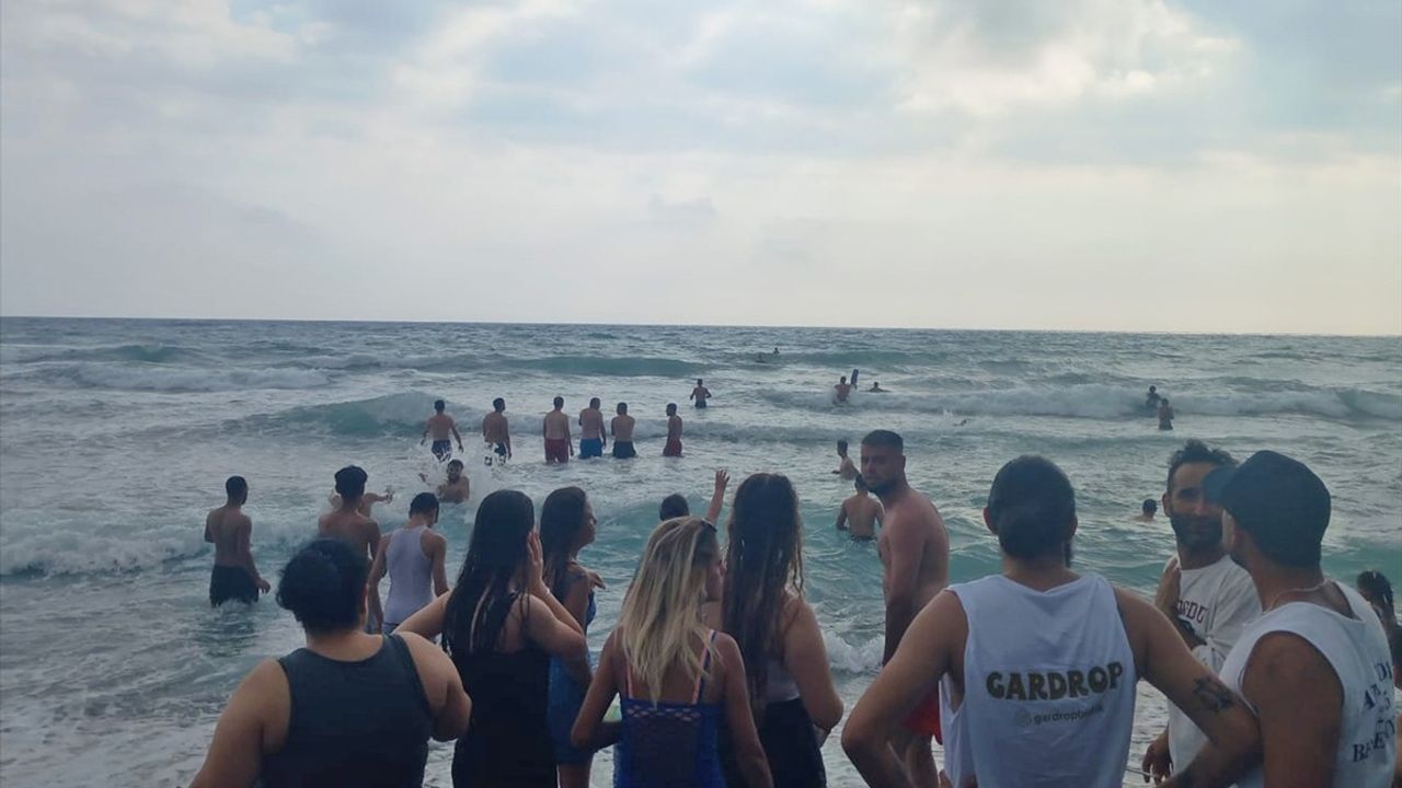 Hatay'ın Samandağ İlçesinde Boğulma Tehlikesi Geçiren Kişi Kurtarıldı