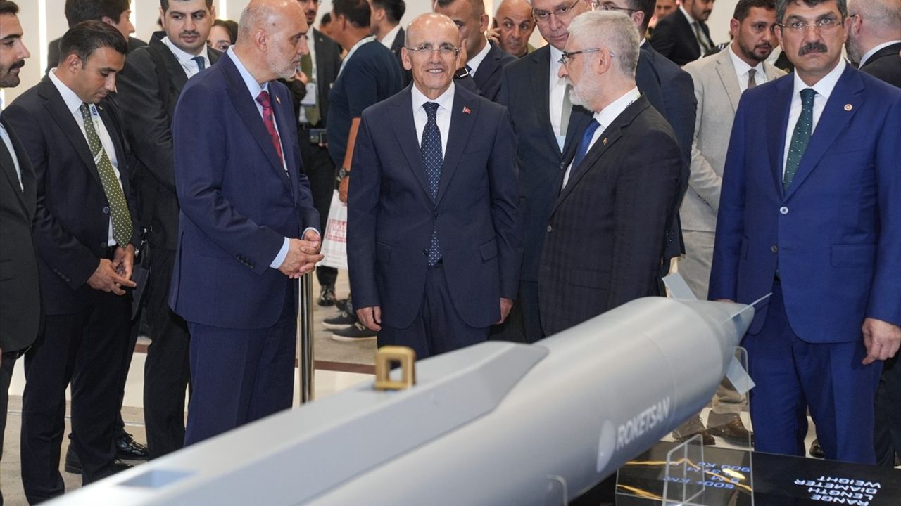 Hazine ve Maliye Bakanı Şimşek, IDEF 2025'te Türkiye'nin Savunma Sanayisindeki Gelişmeleri Değerlendirdi