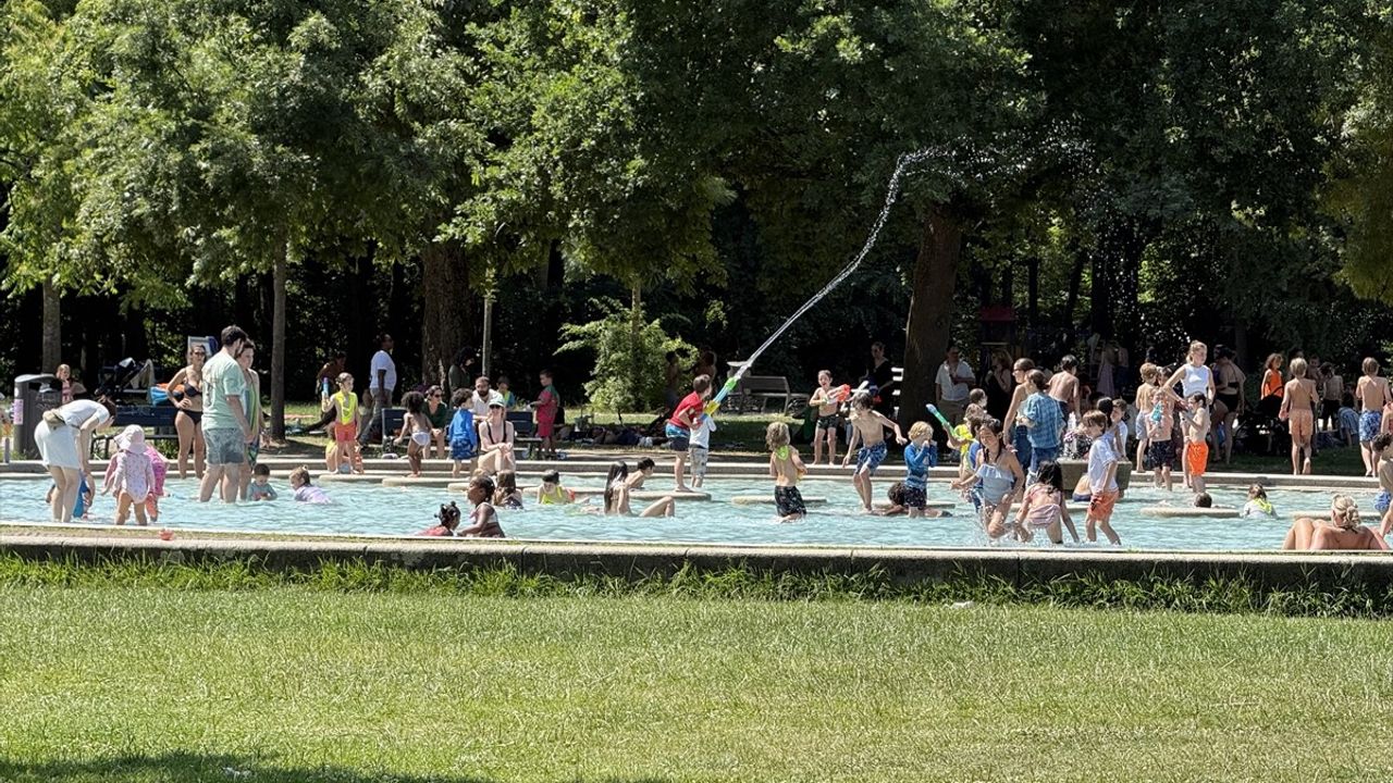 Hollanda'da Aşırı Sıcaklık Nedeniyle Üç Bölgede Turuncu Alarm