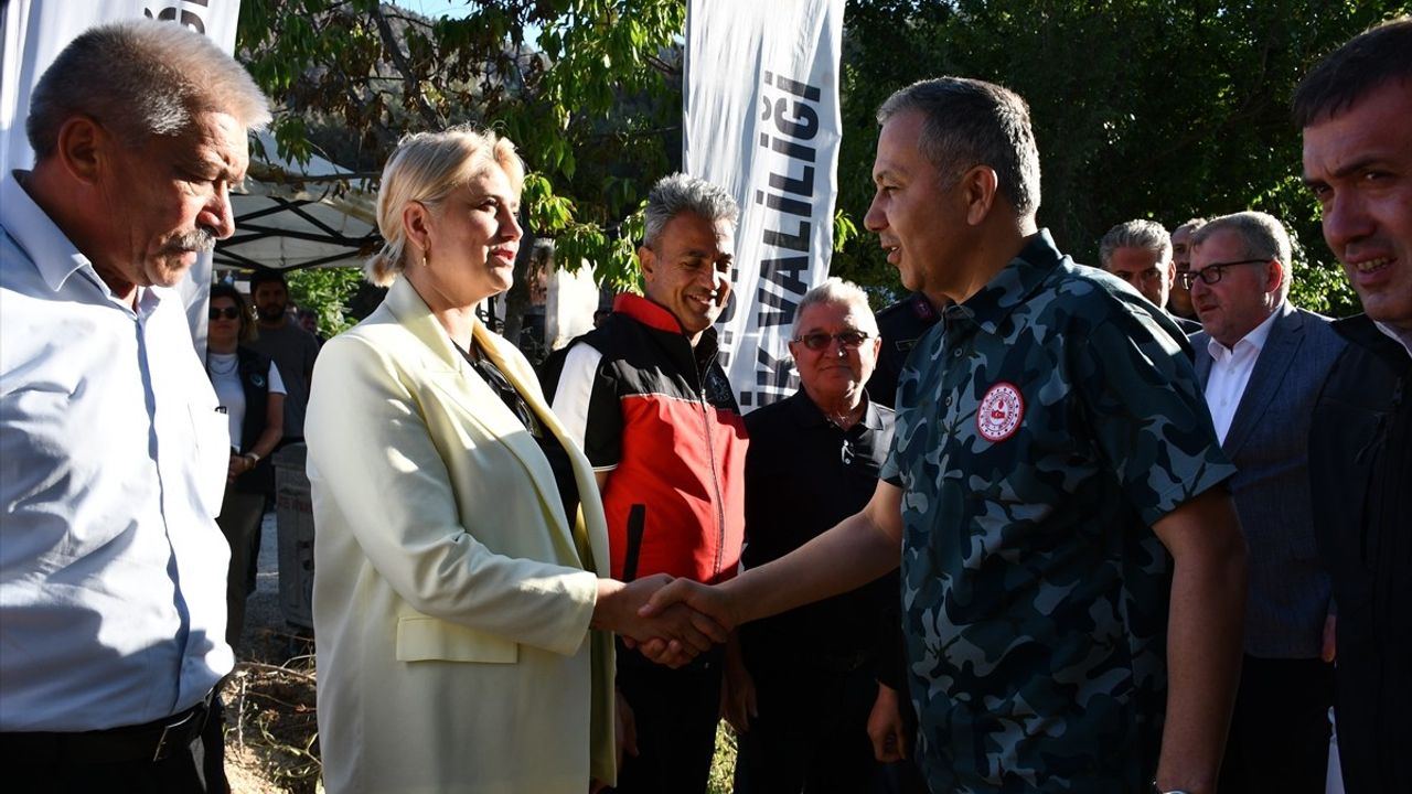 İçişleri Bakanı Yerlikaya, Bilecik'teki Orman Yangınlarından Etkilenen Köyleri Ziyaret Etti