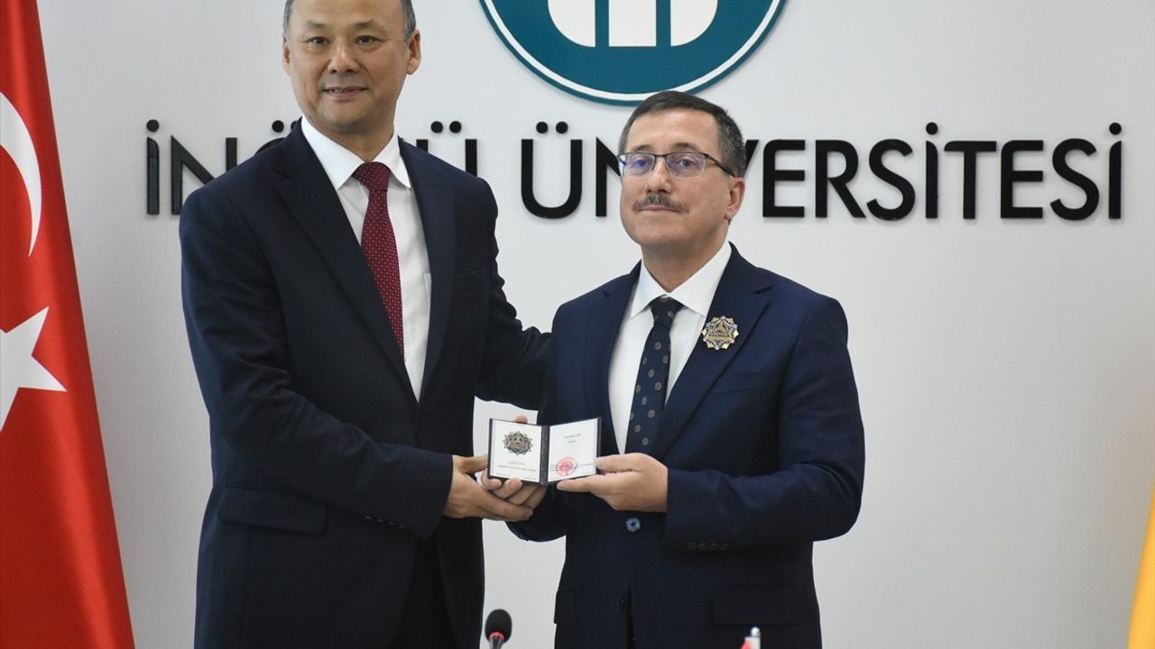 İnönü Üniversitesine Kırgız Cumhuriyeti Devlet Nişanı ve Onur Belgesi