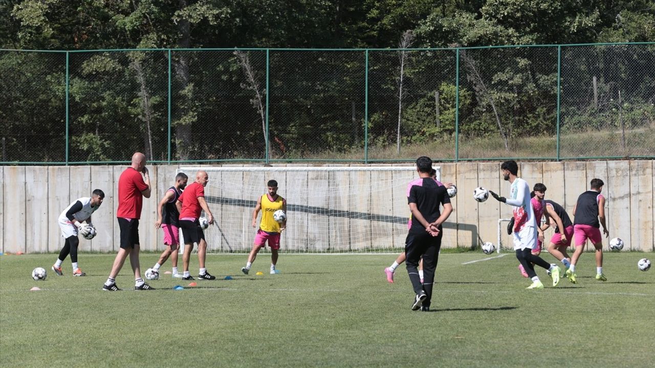 İran Futbol Ligi Takımı Traktör, Yeni Sezon Hazırlıklarını Bolu'da Gerçekleştiriyor